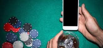 লাইভ টেবিল গেমসের গোলাপি নীল পরিবেশ